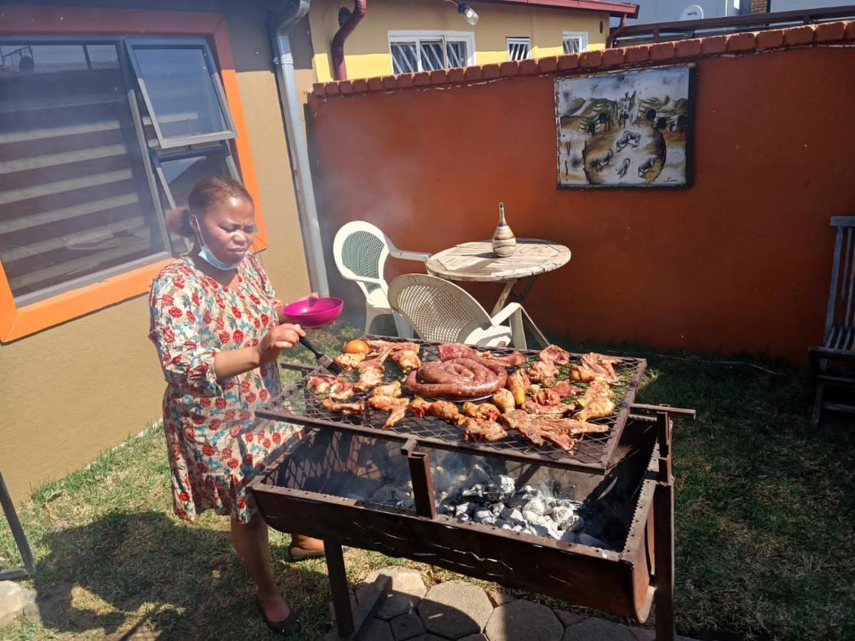 Authentic Bicycle Tours And Backpackers Hostel Soweto Buitenkant foto