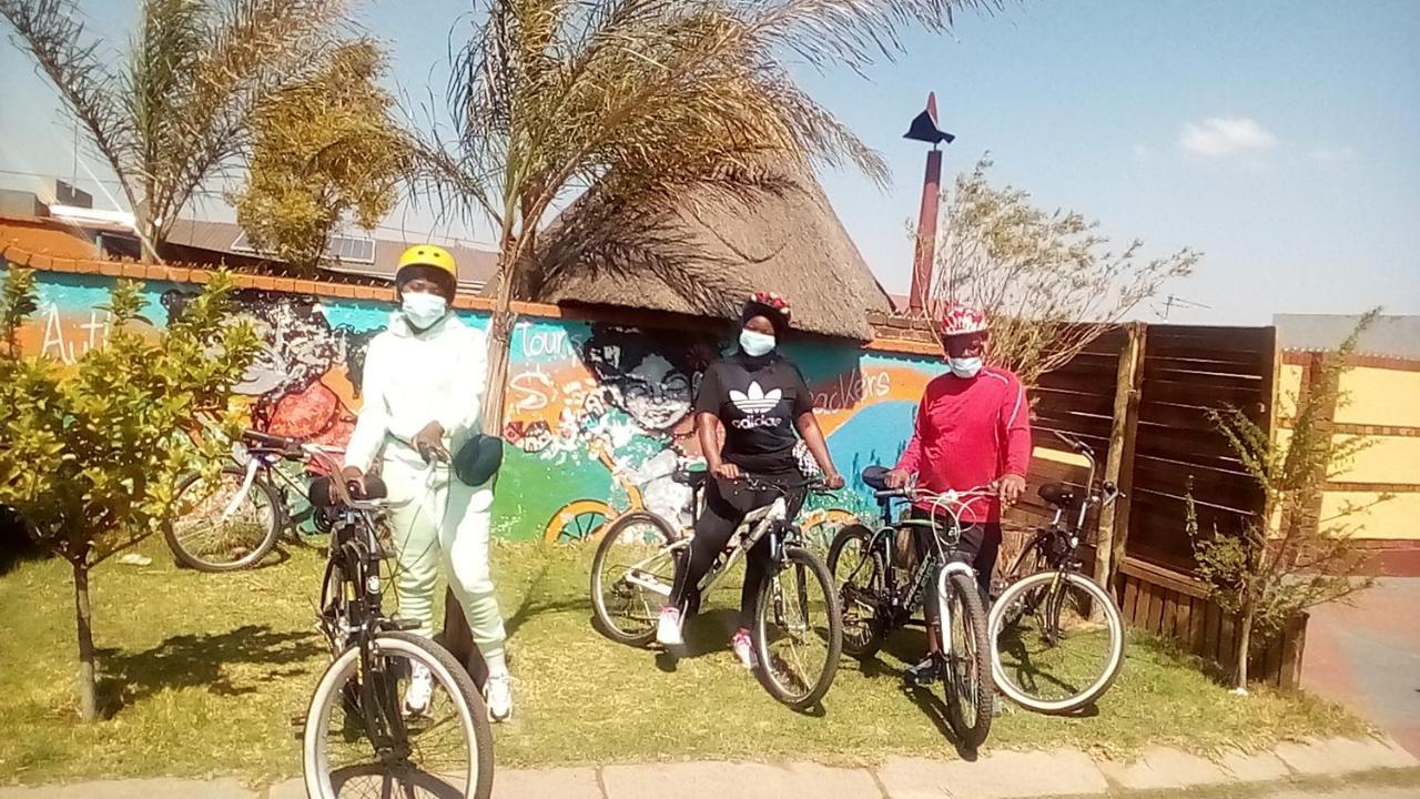 Authentic Bicycle Tours And Backpackers Hostel Soweto Buitenkant foto