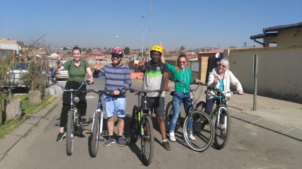 Authentic Bicycle Tours And Backpackers Hostel Soweto Buitenkant foto