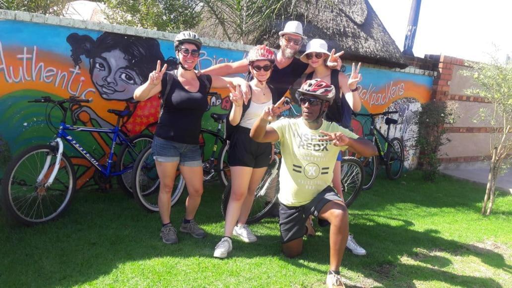 Authentic Bicycle Tours And Backpackers Hostel Soweto Buitenkant foto