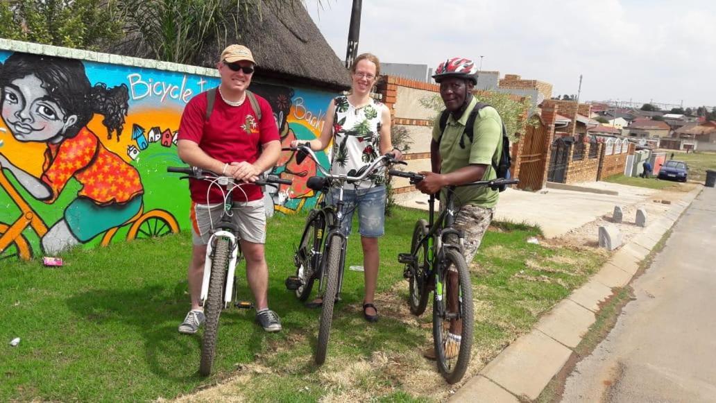 Authentic Bicycle Tours And Backpackers Hostel Soweto Buitenkant foto