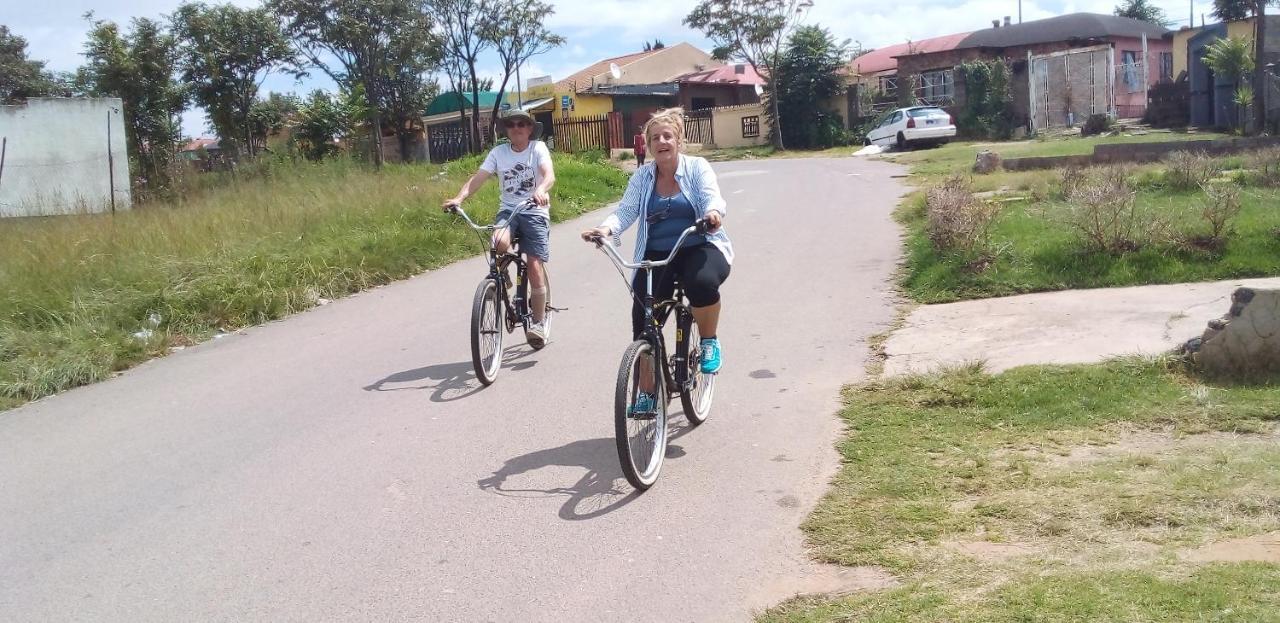 Authentic Bicycle Tours And Backpackers Hostel Soweto Buitenkant foto