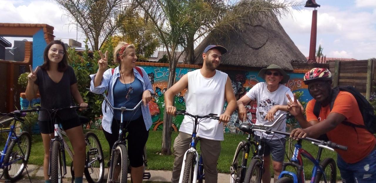 Authentic Bicycle Tours And Backpackers Hostel Soweto Buitenkant foto