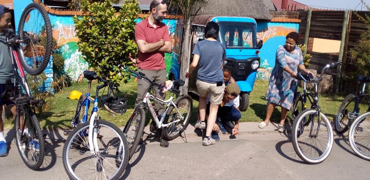 Authentic Bicycle Tours And Backpackers Hostel Soweto Buitenkant foto