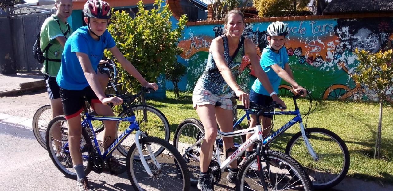 Authentic Bicycle Tours And Backpackers Hostel Soweto Buitenkant foto