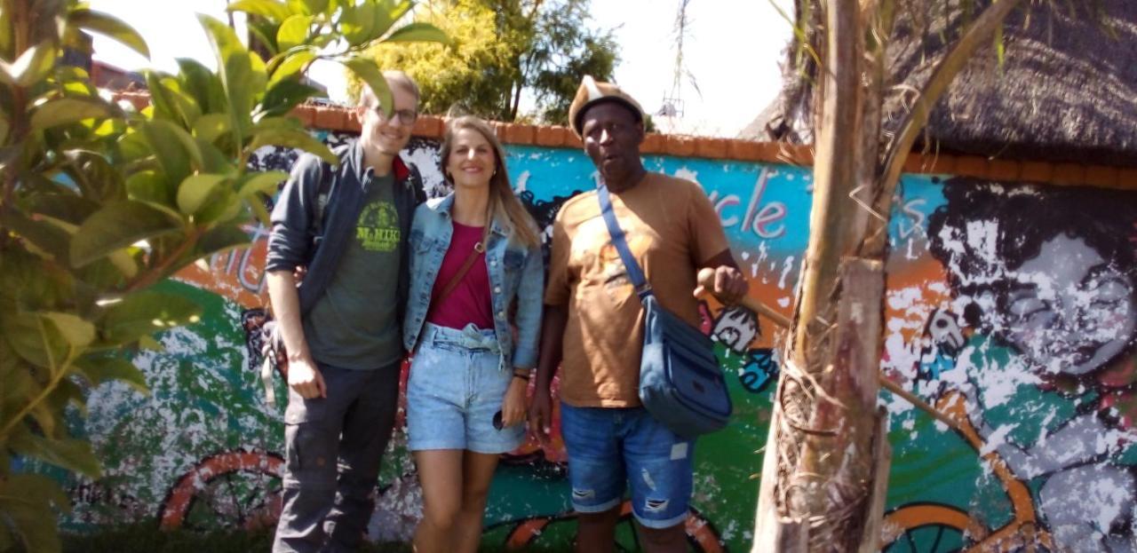 Authentic Bicycle Tours And Backpackers Hostel Soweto Buitenkant foto
