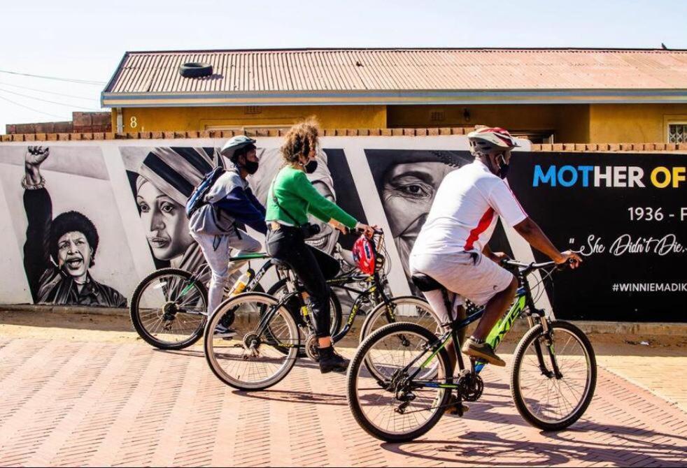 Authentic Bicycle Tours And Backpackers Hostel Soweto Buitenkant foto