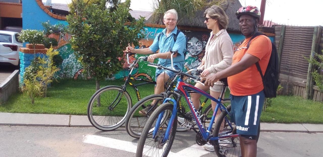 Authentic Bicycle Tours And Backpackers Hostel Soweto Buitenkant foto