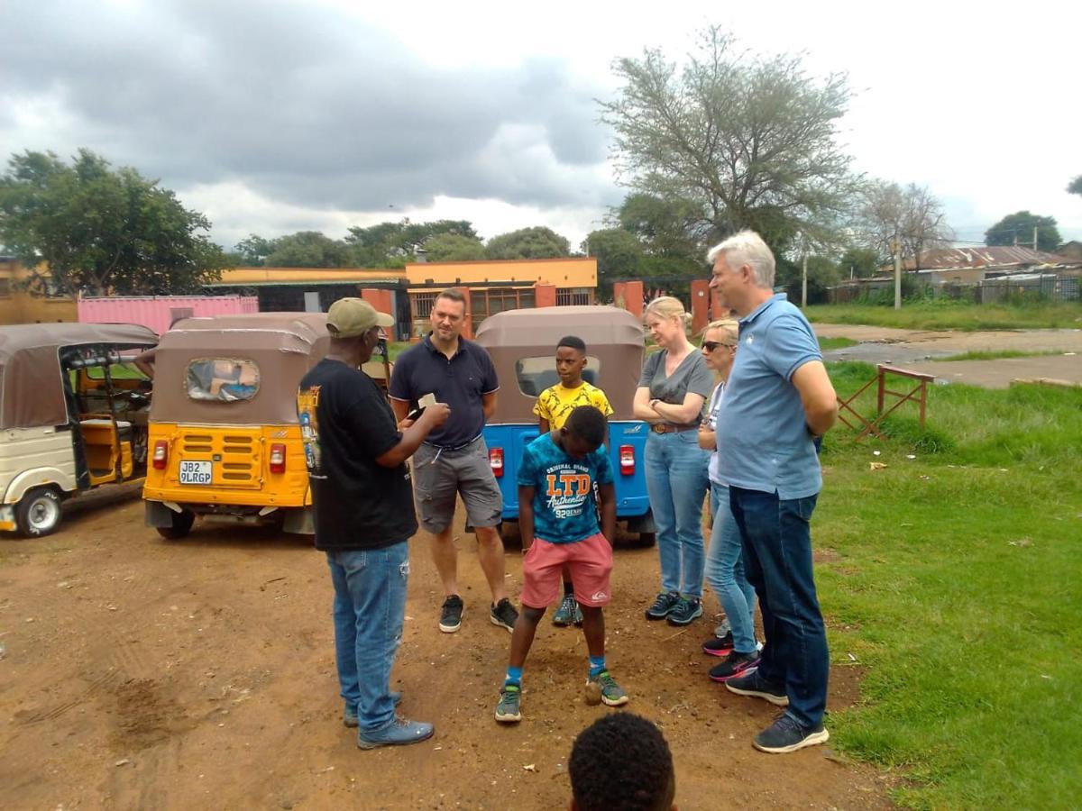 Authentic Bicycle Tours And Backpackers Hostel Soweto Buitenkant foto