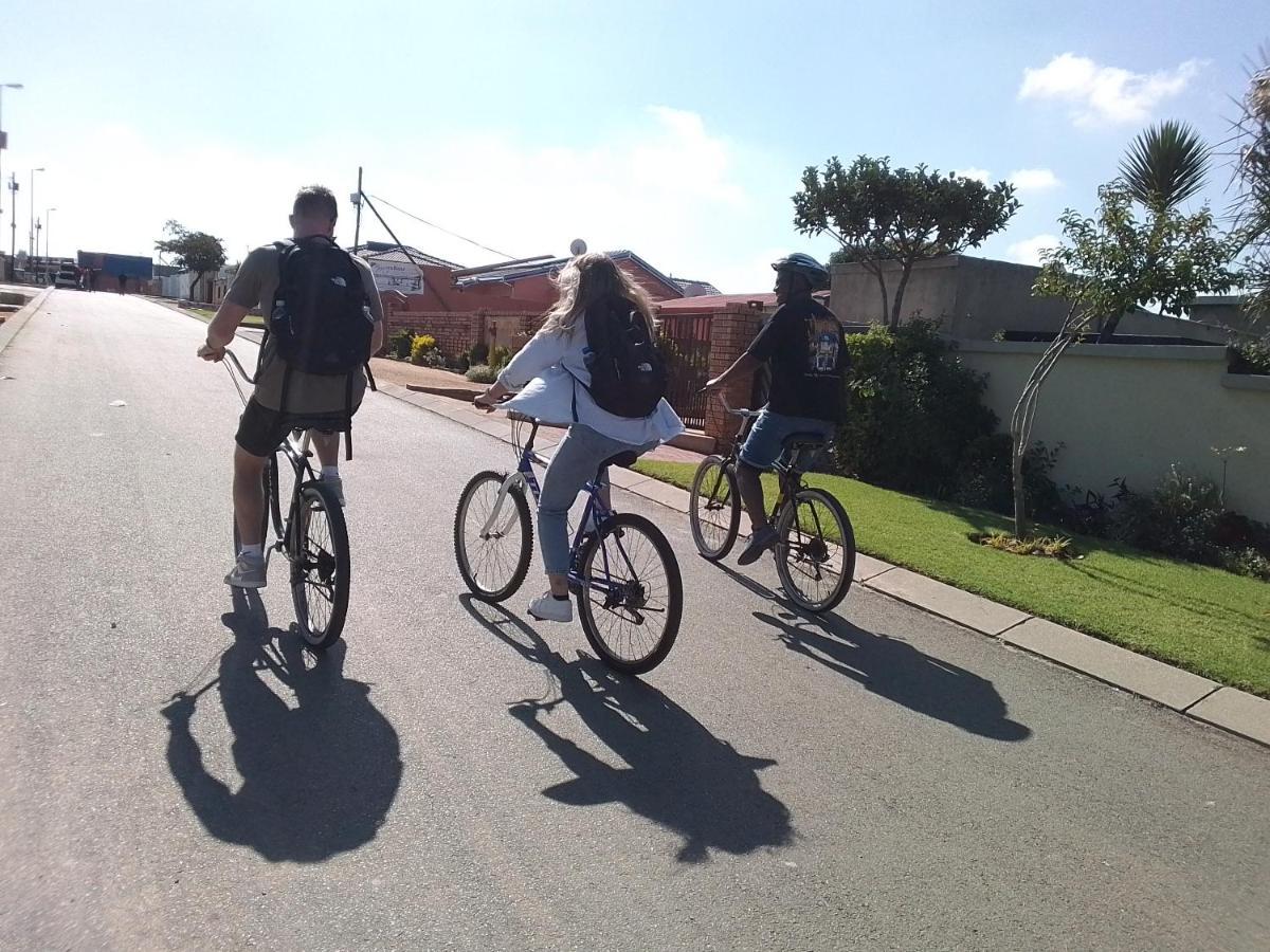 Authentic Bicycle Tours And Backpackers Hostel Soweto Buitenkant foto