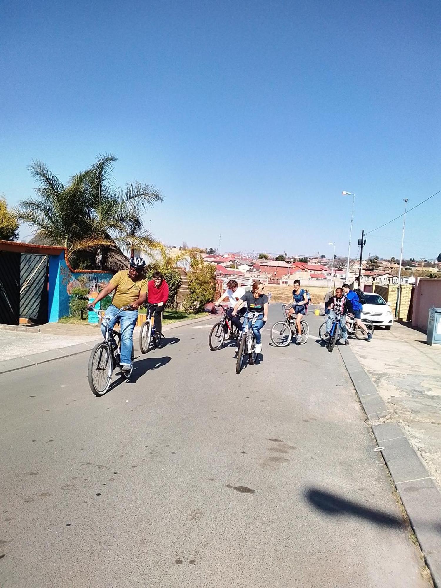 Authentic Bicycle Tours And Backpackers Hostel Soweto Buitenkant foto