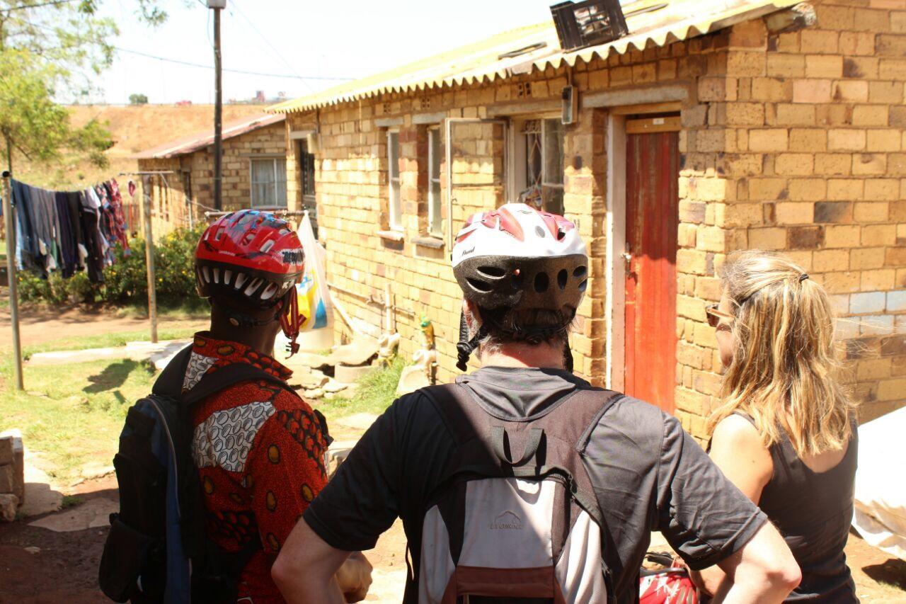 Authentic Bicycle Tours And Backpackers Hostel Soweto Buitenkant foto