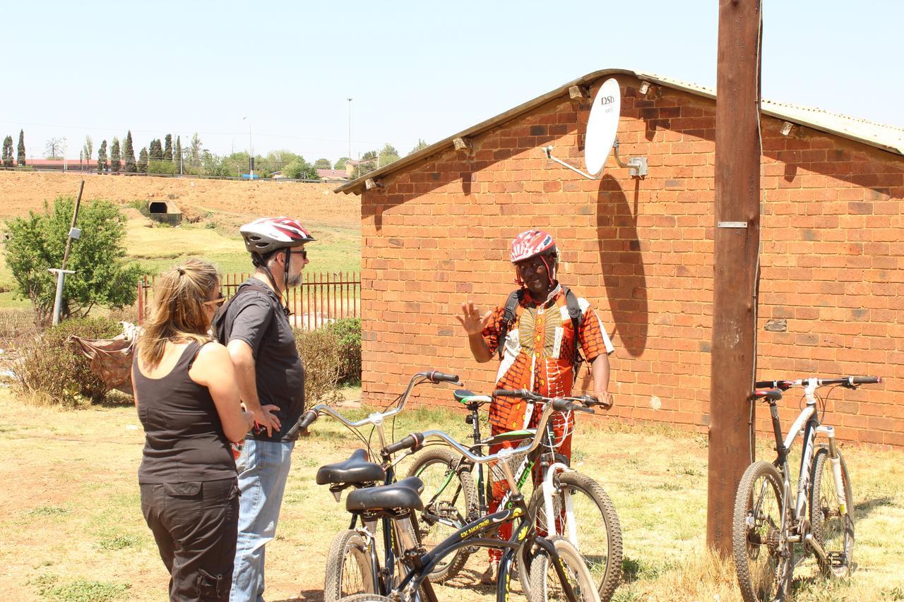 Authentic Bicycle Tours And Backpackers Hostel Soweto Buitenkant foto