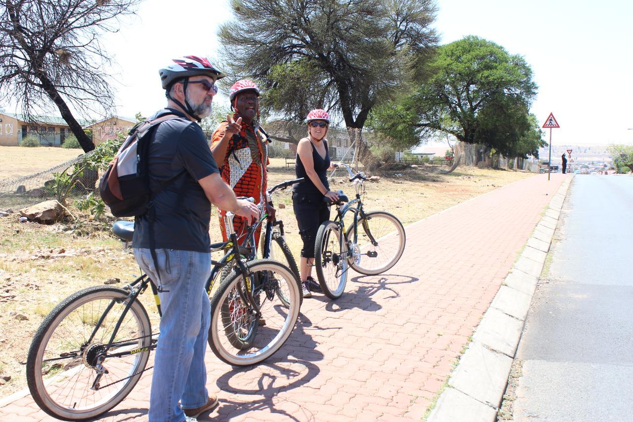 Authentic Bicycle Tours And Backpackers Hostel Soweto Buitenkant foto