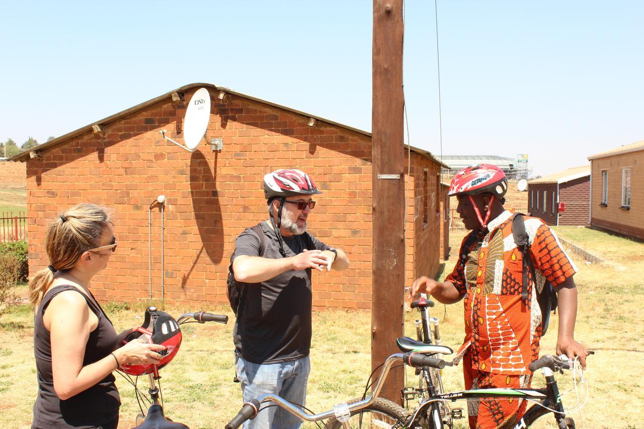 Authentic Bicycle Tours And Backpackers Hostel Soweto Buitenkant foto