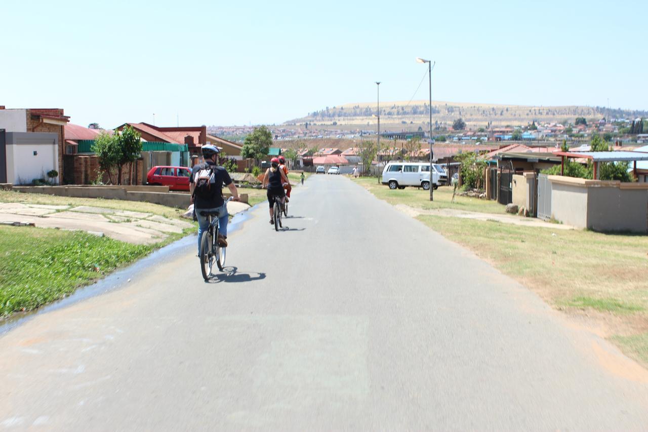 Authentic Bicycle Tours And Backpackers Hostel Soweto Buitenkant foto