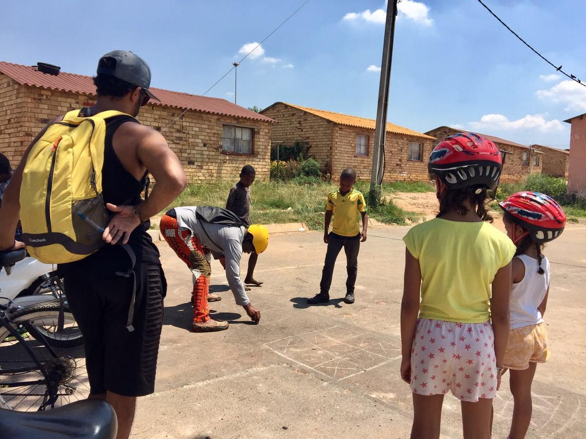 Authentic Bicycle Tours And Backpackers Hostel Soweto Buitenkant foto