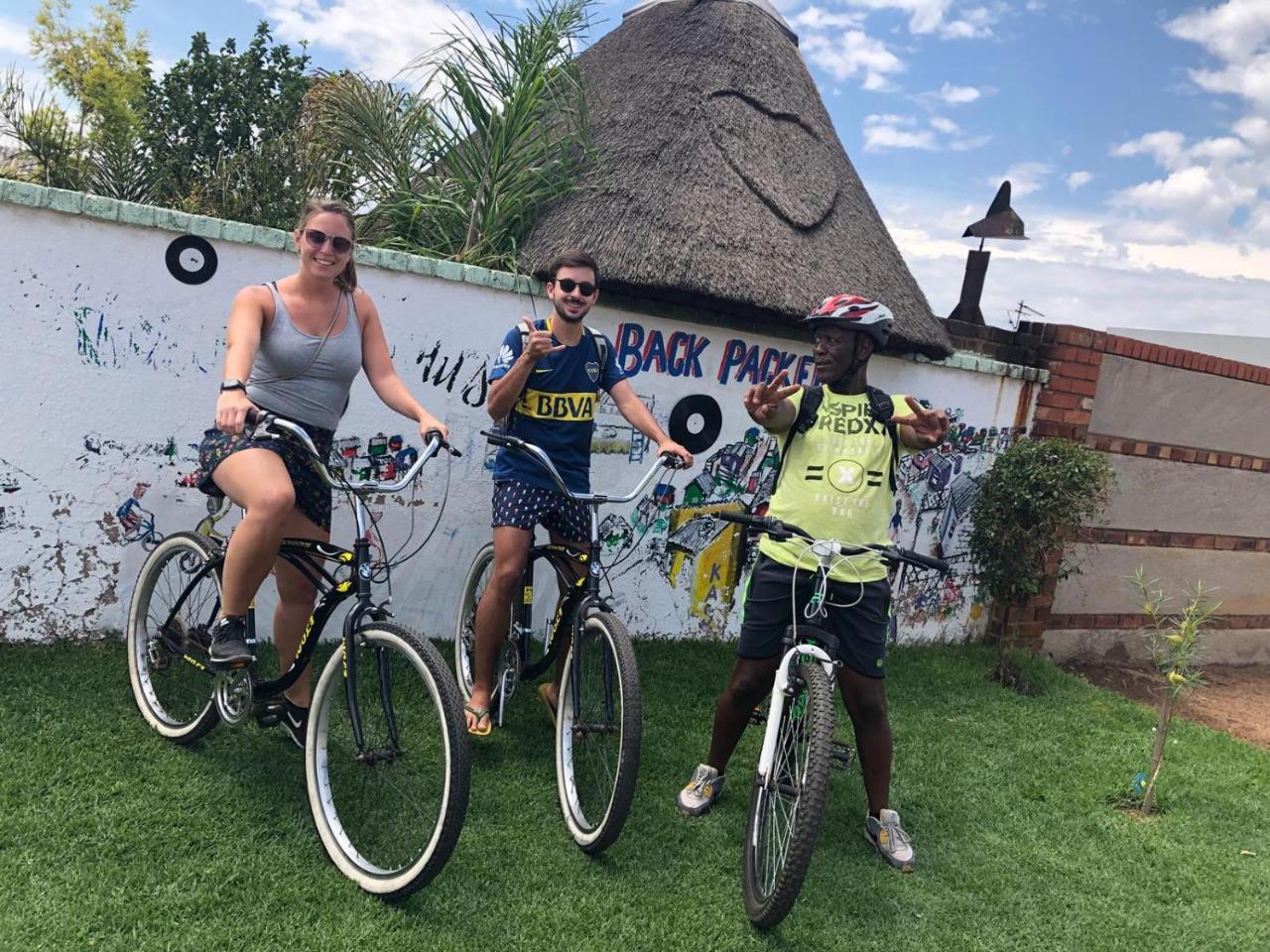 Authentic Bicycle Tours And Backpackers Hostel Soweto Buitenkant foto